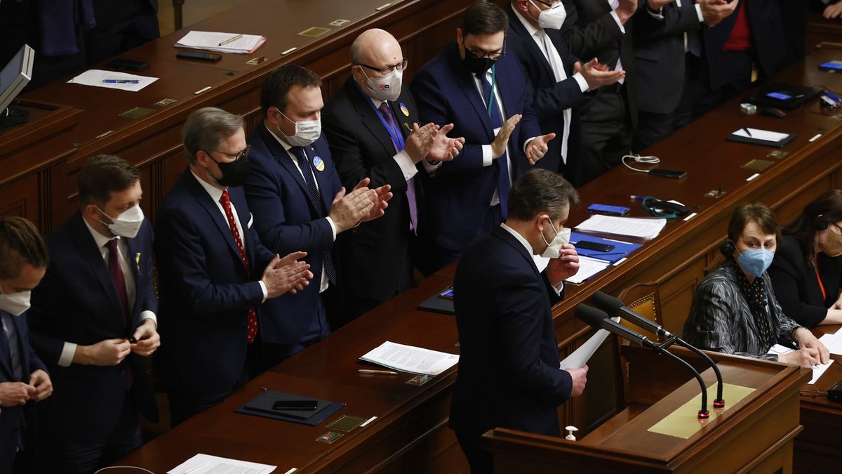 Vzácná shoda na schůzi k Ukrajině. Ministři dokonce zatleskali Babišovi